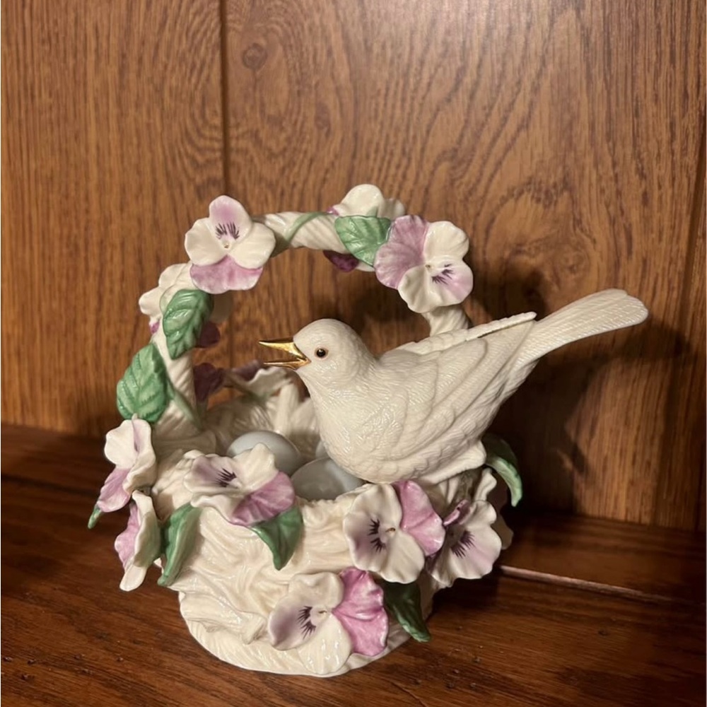 Lenox Robin’s Melody Music Box
